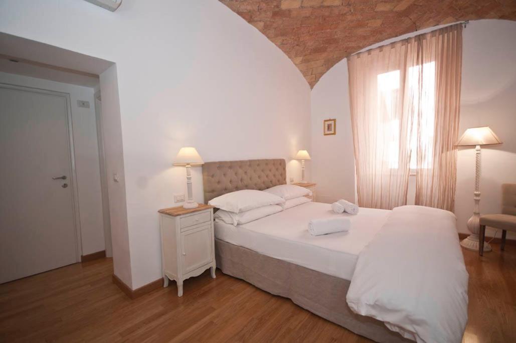 La Finestra Sul Colosseo B&B 1 Рим Екстериор снимка
